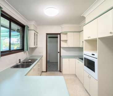 Charming & Convenient Living in the Heart of Toukley - Photo 5