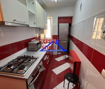 INCHIRIEZ apartament 2 camere , renovat,zona Vasile Aaron - Photo 3