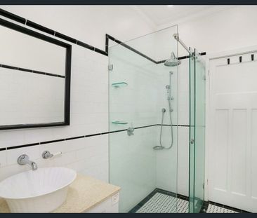 Stunning water views and lifestyle convenience - Photo 5