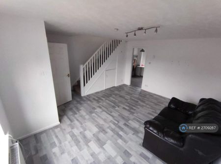 3 bedroom semi-detached house to rent - Photo 2