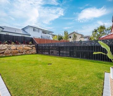 Stunning Family Residence - Photo 1