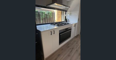 Immaculate and modern low maintenance home - Photo 4