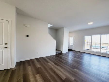 5243 Edgemont Blvd NW - MAIN — MAIN FLOOR - Photo 3