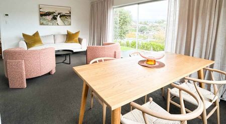 THREE BEDROOMS IN WESTOWN - Photo 2