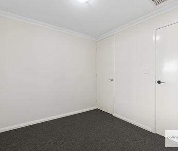 FRESHLY PAINTED, NEAT AND TIDY REAR UNIT - Photo 4