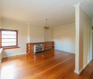 Spacious, Art Deco apartment immersed right in the heart of Camberw... - Photo 1