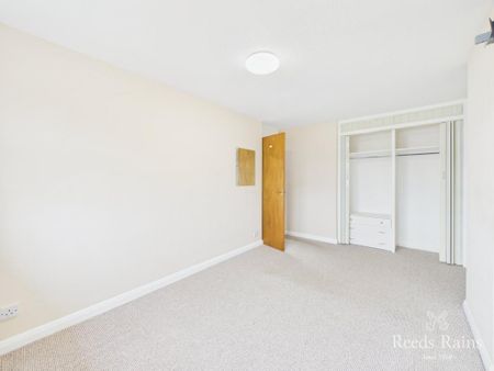 3 bedroom semi-detached house to rent - Photo 4