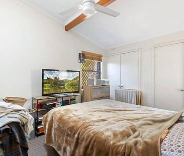 Spacious 4-Bedroom Family Home with a Separate Living Area - Photo 4