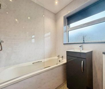 3 bedroom detached bungalow to rent - Photo 4