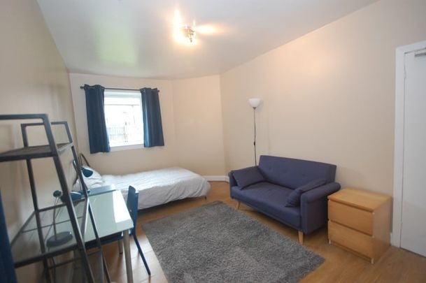 Room in a Shared Flat, Broomhouse St South, EH11 - Photo 1