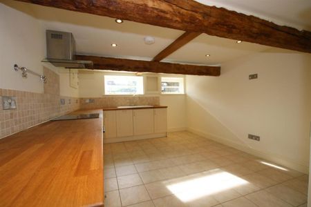 2 bedroom end of terrace house to rent - Photo 3