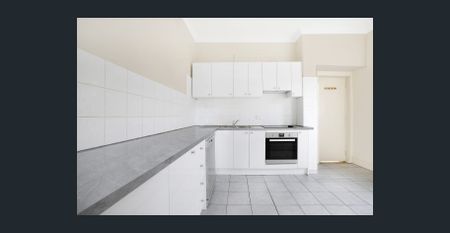 Semi-detached House - Photo 4