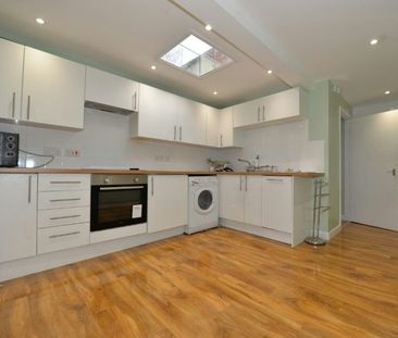 Terraced House to rent on - Photo 5