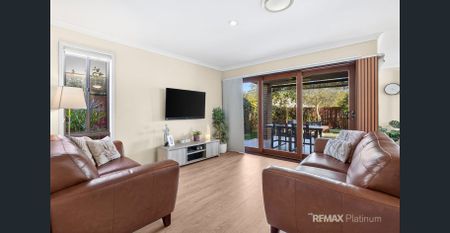 Huge Family Home Opposite Park - Photo 3