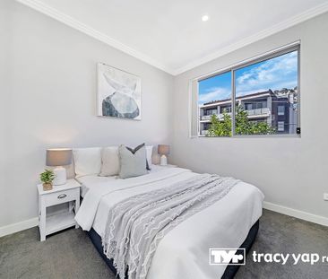 Modern Mid-Floor Two Bedroom Apartment in Prime Location - Photo 2