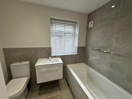 3 bedroom semi-detached house to rent - Photo 5