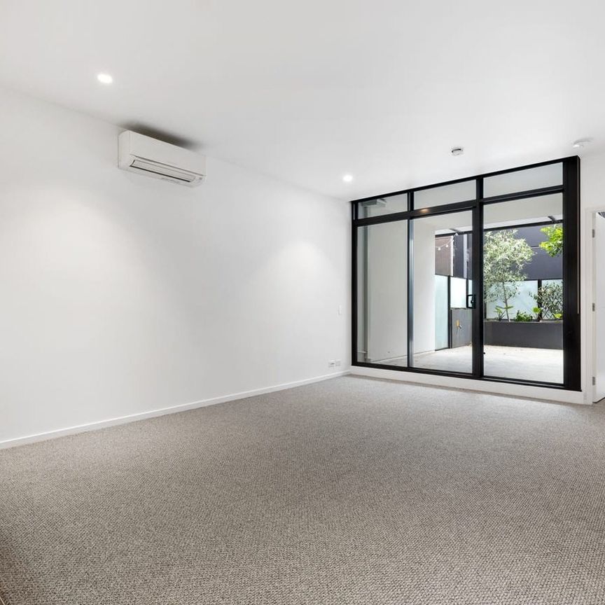 Stylish One-Bedroom Apartment in an Unbeatable Richmond Location - Photo 1