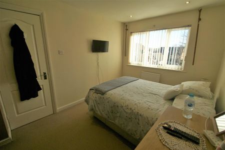 3 bedroom semi-detached house to rent - Photo 3