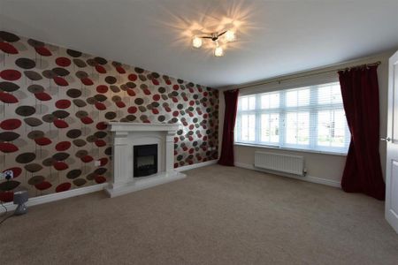 4 bedroom detached house to rent - Photo 3