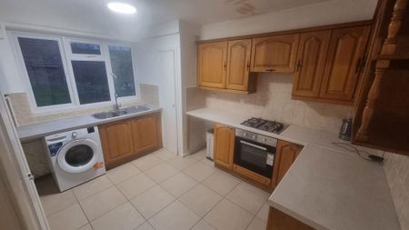 3 bedroom property to rent - Photo 5