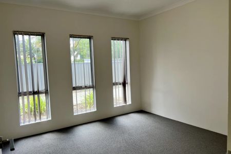 Beautifully Updated 3-Bedroom Home with Modern Comforts - Photo 4