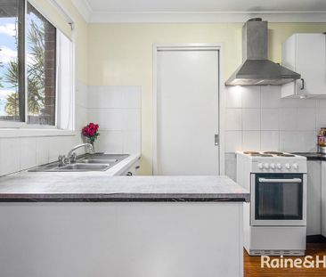 Townhouse in Glenfield - Photo 6
