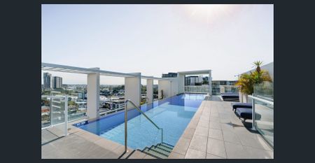 Modern 13th-Floor Apartment with Stunning Views - Photo 2