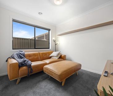 MODERN FAMILY LIVING - Photo 1