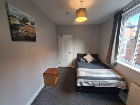 Room 2, 25 Glyn Avenue - Photo 2