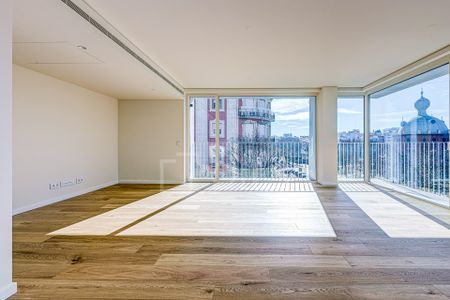 Apartamento T3 com piscina privativa e 2 estacionamentos nas Avenidas Novas - Photo 2