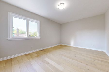 For Lease - 8 Elliotwood Court, Toronto, Ontario - Photo 4