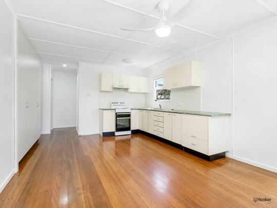 Two Bedroom Duplex - Walk To The Beach! - Photo 1