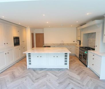 4 bedroom semi-detached house to rent - Photo 5