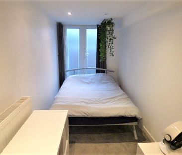 2 bedroom flat to rent - Photo 6
