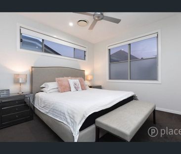 Great location, private, space and style. - Photo 1