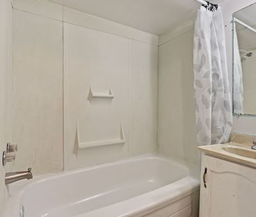 For Lease - 71 Lesmount Avenue Unit# Lower, Toronto, Ontario - Photo 3