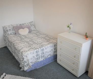 Gables, Bournemouth, BH1 - Photo 4