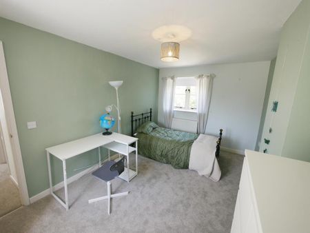 4 bedroom detached house to rent - Photo 3