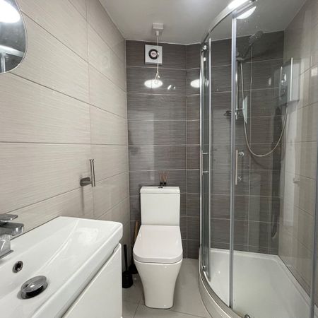 Studio Flat, Canute Road, SO14 - Photo 4