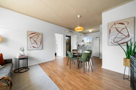 Exquisite City Fringe Retreat with Panoramic Elegance - Photo 4