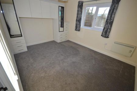1 bedroom semi-detached house to rent - Photo 3