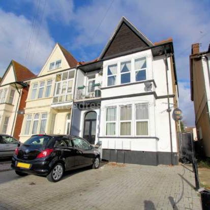 1 bedroom property to rent in Westcliff On Sea - Photo 1