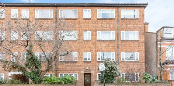 2 bedroom flat in Terrapin Road - Photo 2