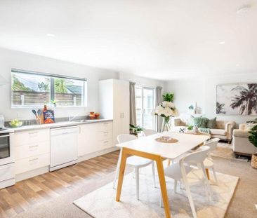 Central, Modern & Low Maintenance - Photo 5