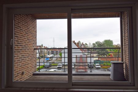 Verzorgd twee slaapkamer appartement in Roeselare met garage - Photo 2