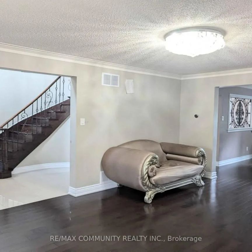 81 OXFORD STREET - Photo 1