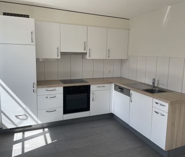 St-Imier, beautiful 4-room apartment on the 2nd floor with elevator - Photo 2