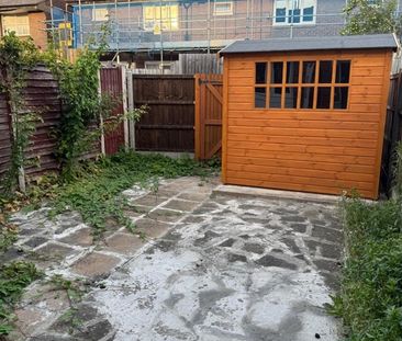 Room in a Shared House, Caletock Way, SE10 - Photo 3