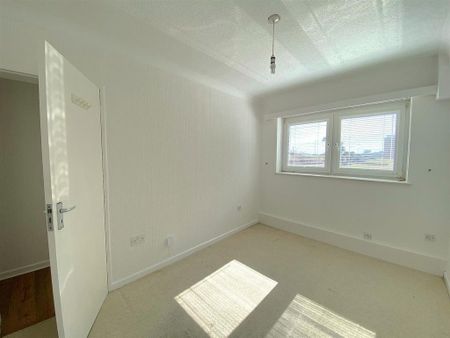 3 bedroom ground floor flat to rent - Photo 5