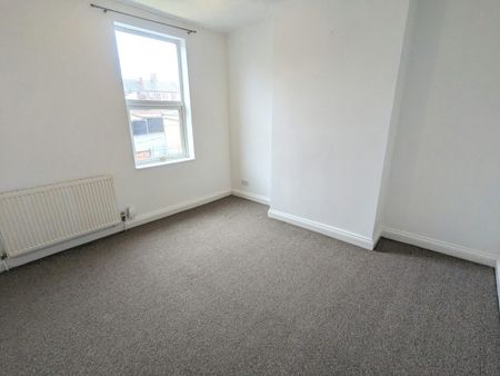 Terraced House to rent on - Photo 3